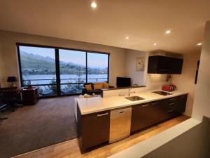 Queenstown Getaway with Stunning Alpine Views