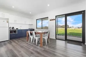 Glenowrie Cottage - 2 Queen Beds - Near Cadia - Canowindra
