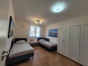 Pension Chen mit 2 Schlafzimmern, EBK, separat Balkon - Vogtareuth