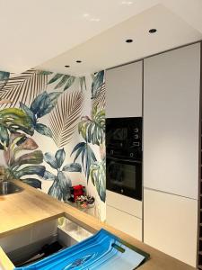 751, RENOVATED 2 Beedroom Apartment, Second line of the beach, Wifi, ParkingING