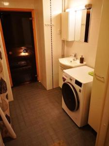 Mukava asunto saunalla ja isolla parvekkeella!