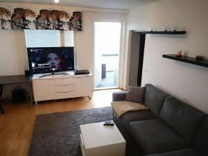 Mukava asunto saunalla ja isolla parvekkeella!