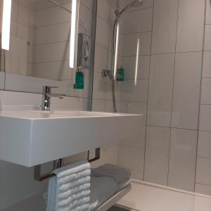 Hotels Logis Hotel Relais Saint Jacques - Chateauroux : photos des chambres