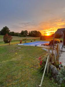 Maisons de vacances Studio au calme avec piscine partagee : photos des chambres