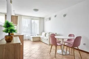 Sunlit Serenity Cozy Flat in Lozenets with Parking by Flat Mаnаger - 阿拉帕亚