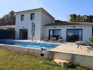 Villas Villa moderne, calme avec piscine proche d'Aix-en-Provence : photos des chambres