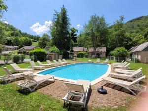 Village 17 gites, Piscine, Restaurant , 2 gites avec SPA, 3km de Conques