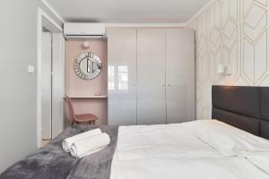 Kotlarska Market Square Apartment with Airconditioning by Renters