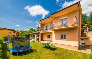 Beautiful Apartment In Bresca With Wifi