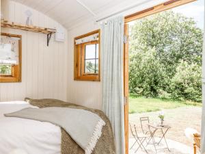 Coombe Valley Shepherds Hut