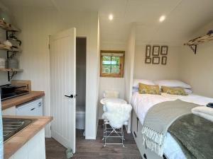Coombe Valley Shepherds Hut