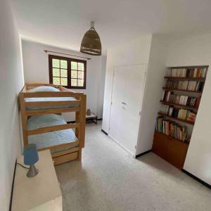 Villa La Louette, 100m centre-village, piscine h-sol, proche mer