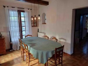 Villa La Louette, 100m centre-village, piscine h-sol, proche mer