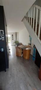 Maison moderne mitoyenne exposée plein sud avec terrasse