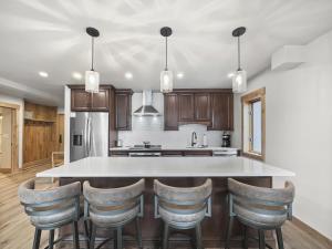 Cj202 Copper Junction Condo