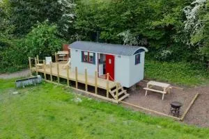 Cleo’s Hut - Nuthurst