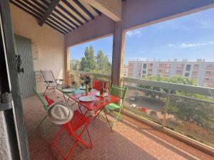 Appartement 2 pièces avec mezzanine, terrasse et parking, à 500m de la plage - Fréjus - FR-1-226A-42