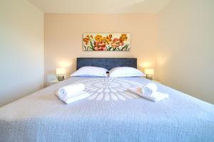 Apartments Paola & Karla with pool