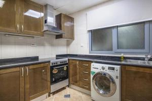 BEST 2 Bedroom Apartment Beach Front (Sea View)