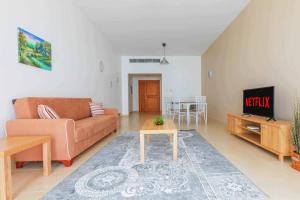 BEST 2 Bedroom Apartment Beach Front (Sea View)
