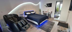 Studio-Apartment VAL - Luxury massage chair - Private SPA- Hot Tub, Infrared Sauna, , Parking with video surveillance, Entry with PIN 0 - 24h, FREE CANCELLATION 24 hours before Check In, Premium pillows and mattress