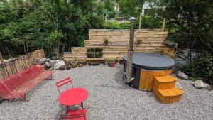 Appartements Riverside cabin with private terrace + hot tub : photos des chambres