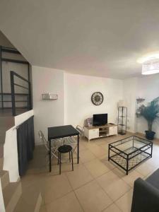 Appartements Agreable T2 au centre de Lambesc : photos des chambres