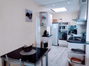 Le City, centre ville, Wifi petit parking linge de maison fournis