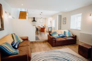 Quaint cosy cottage with a hot tub in Tenby centre