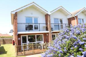 Corton Retreats At Waterside Park