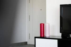 Elegance Apartment W Balcony & Pool by LovelyStay