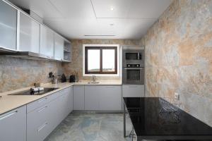 Elegance Apartment W Balcony & Pool by LovelyStay