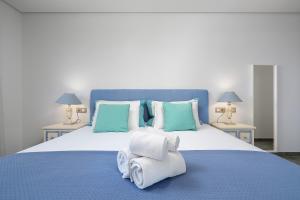 Elegance Apartment W Balcony & Pool by LovelyStay