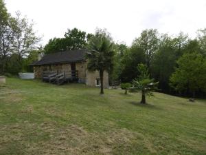 Maisons de vacances Stone holiday home in Saint Cernin de l Herm with pool : photos des chambres