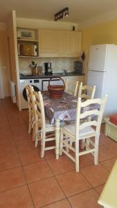 CHARMANT APPARTEMENT T2 VUE SUR PISCINE