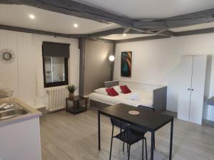 Appartements *LES STUDIOS L'AMANDINE* : photos des chambres