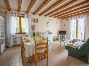 Maisons de vacances Holiday Home La Chataigneraie by Interhome : photos des chambres