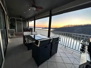 The Pointe at Lazy Days - Damsel