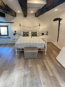 Spacious 1 bed home with shared pool - Cromière