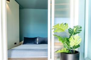 Award Winning Design Apt City Center - River View by lisbeyond