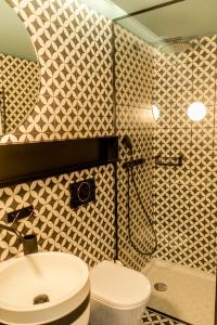 Award Winning Design Apt City Center - River View by lisbeyond