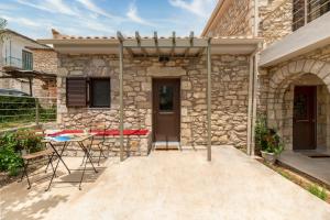 Fotoulas stone studio