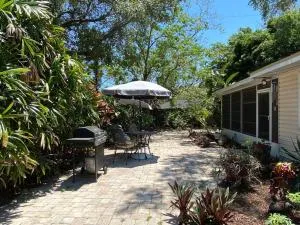 One Bed Suite near Beaches and Downtown Sarasota - Southgate