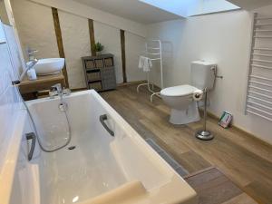 Maisons de vacances Home in Champagnac La Riviere with shared pool : photos des chambres