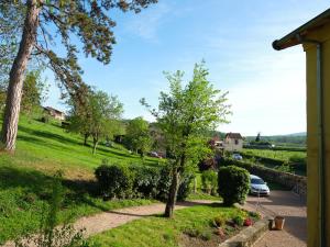 B&B / Chambres d'hotes La Porte des Pres : Chambre Lit Queen-Size - Vue sur Jardin