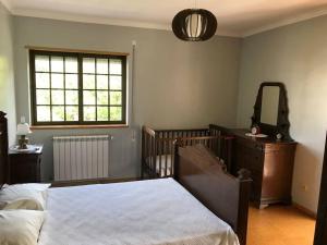 Duplex em casa inteiro. 4 quartos. Bem localizada.