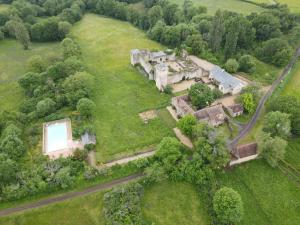 Maisons de vacances Le Chateau de Pervinquieres : Maison 2 Chambres