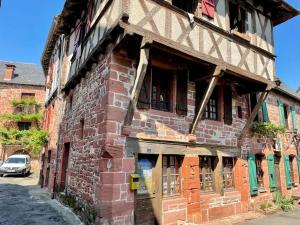 Maisons de vacances Maison du Vieux Marche - Grande et Typique - Meyssac : photos des chambres