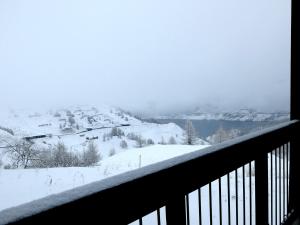 Studio lumineux proche des pistes avec balcon et animaux admis - FR-1-502-474