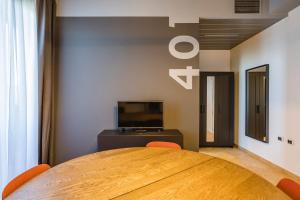 One Bedroom Deluxe Apartment